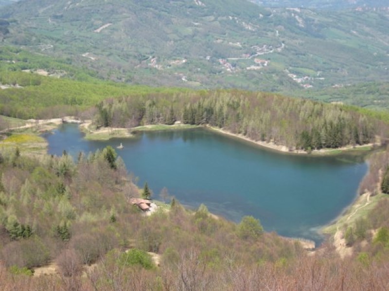 Calamone Lake from the summit of Ventasso